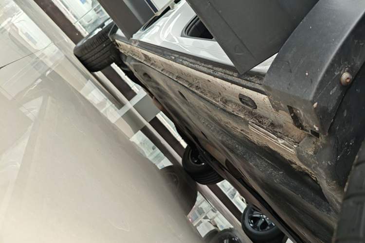 Used Volkswagen Tayron 2020 330TSI Two-Wheel Drive Luxury Smart Connectivity Version Right Side Sill