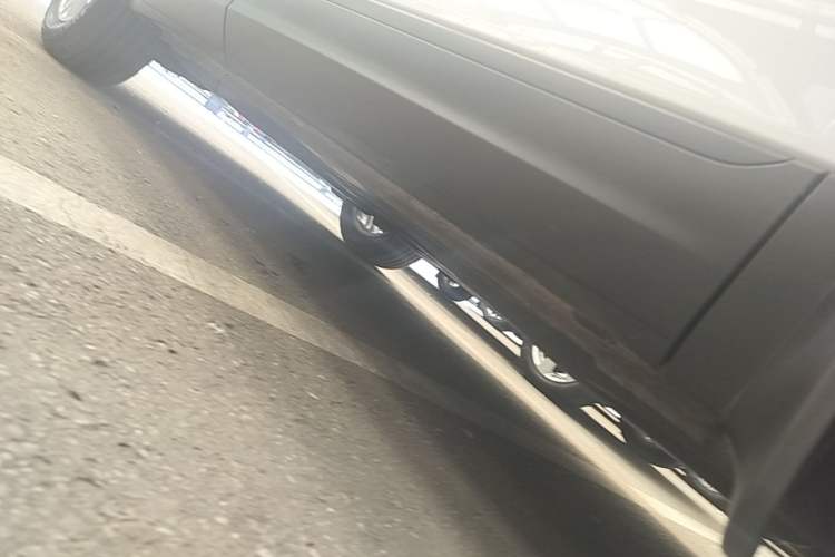 Used Volkswagen Tayron 2020 280TSI Two-Wheel Drive Comfort Connect Edition Right Side Sill