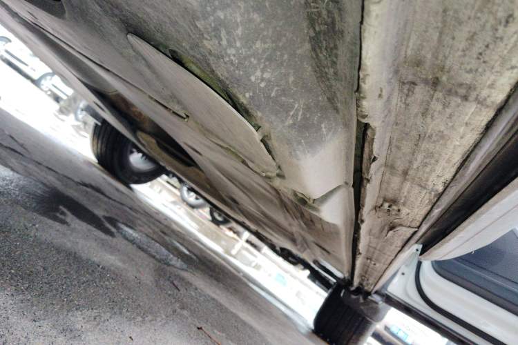Used Volkswagen Tayron 2020 280TSI Two-Wheel Drive Luxury Connect Edition Right Side Sill