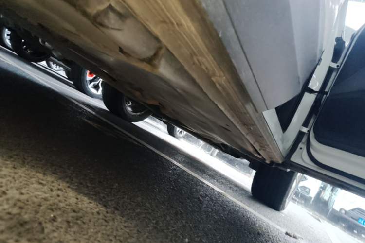 Used Volkswagen Tayron 2020 380TSI Four-Wheel Drive Luxury Connect Pro Edition Right Side Sill