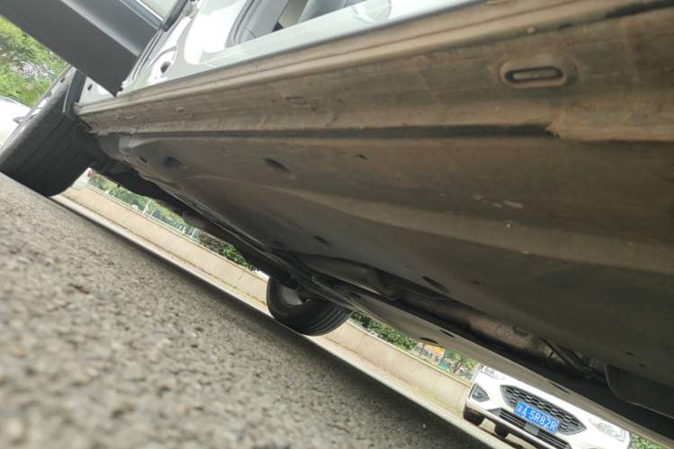 Used Volkswagen Tayron 2020 330TSI Two-Wheel Drive Luxury Smart Connectivity Version Right Side Sill