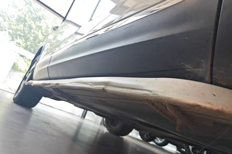 Used Volkswagen Tayron 2020 330TSI Two-Wheel Drive Luxury Smart Connectivity Version Right Side Sill