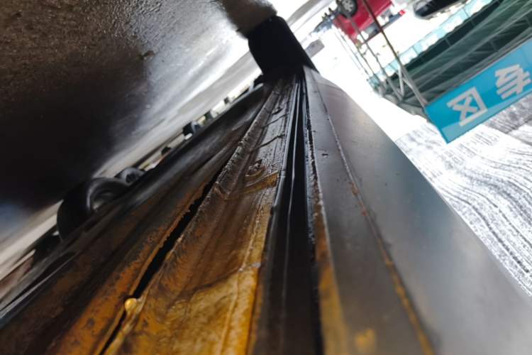Used Volkswagen Tayron 2020 330TSI Two-Wheel Drive Luxury Smart Connectivity Version Right Side Sill