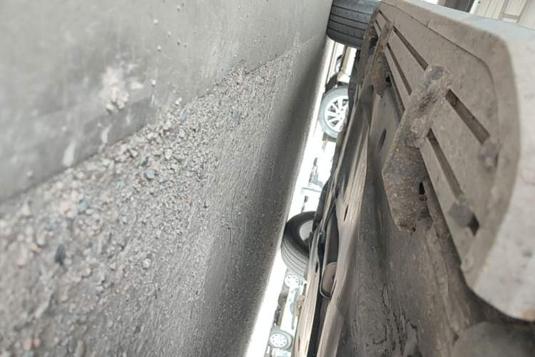 Used Volkswagen Tayron 2020 330TSI Two-Wheel Drive Luxury Smart Connectivity Version Right Side Sill