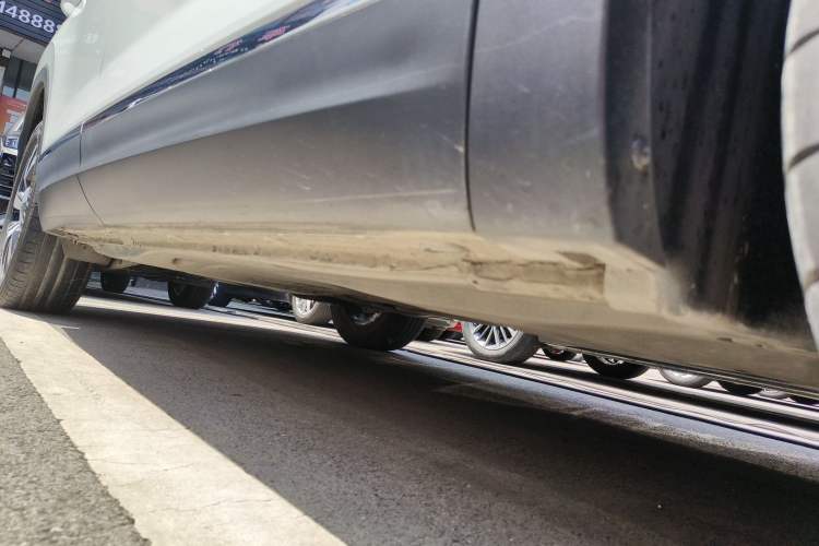 Used Volkswagen Tayron 2020 330TSI Two-Wheel Drive Luxury Smart Connectivity Version Right Side Sill