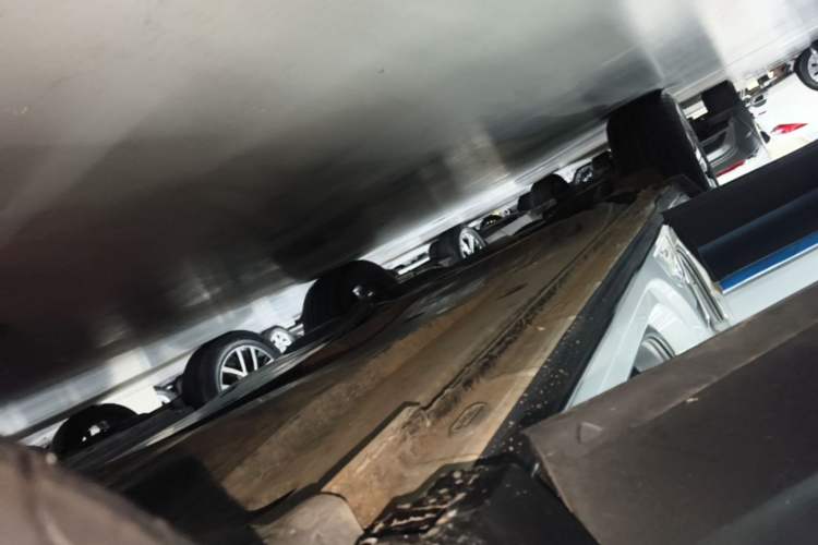 Used Volkswagen Tayron 2020 280TSI Two-Wheel Drive Luxury Connect Edition Right Side Sill