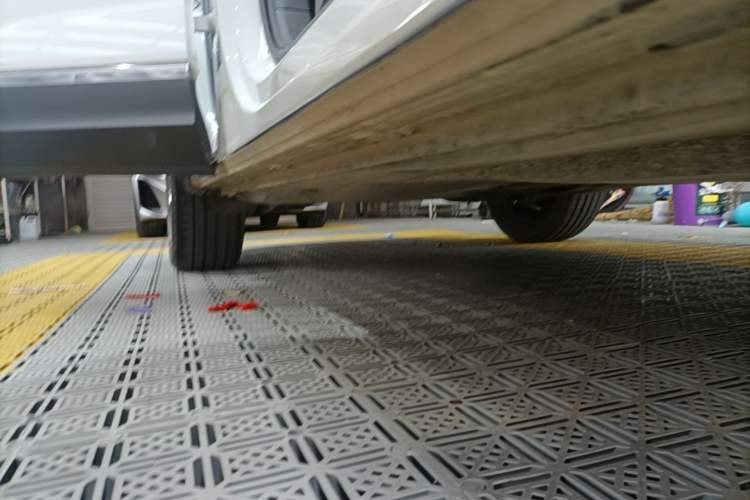 Used Volkswagen Tayron 2020 330TSI Two-Wheel Drive Luxury Smart Connectivity Version Right Side Sill