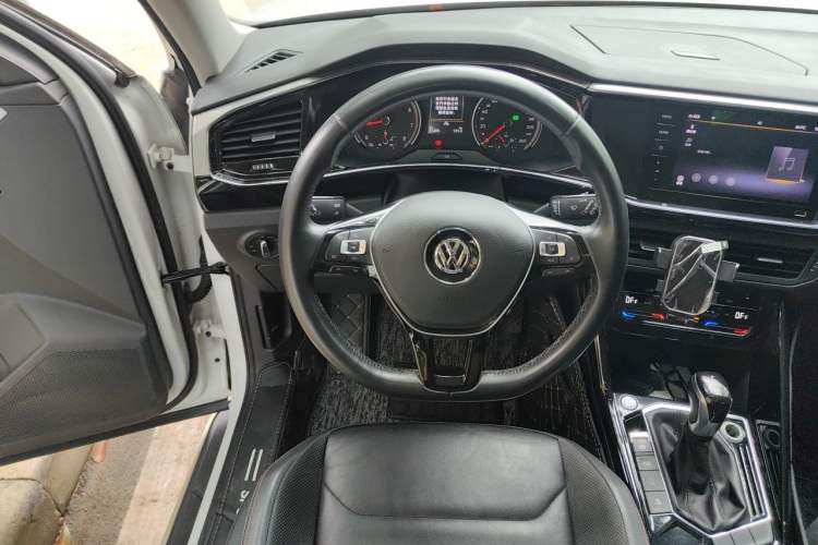 Used Volkswagen Tayron 2020 280TSI Two-Wheel Drive Luxury Connect Edition Steering Wheel