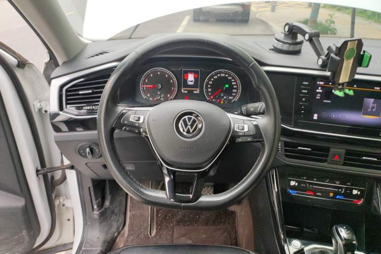 Used Volkswagen Tayron 2020 330TSI Two-Wheel Drive Luxury Smart Connectivity Version Steering Wheel