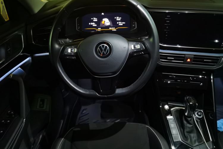 Used Volkswagen Tayron 2020 330TSI Two-Wheel Drive Luxury Connected Pro Edition Steering Wheel