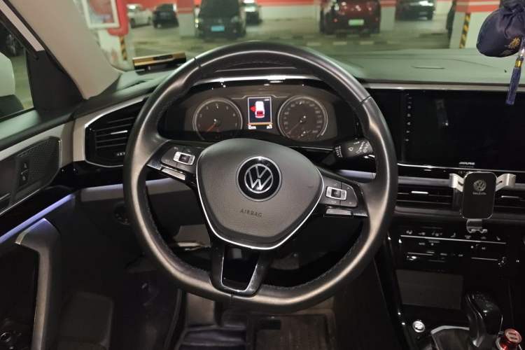 Used Volkswagen Tayron 2020 330TSI Two-Wheel Drive Luxury Connected Pro Edition Steering Wheel