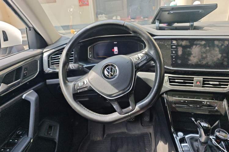 Used Volkswagen Tayron 2020 330TSI Two-Wheel Drive Luxury Connected Pro Edition Steering Wheel