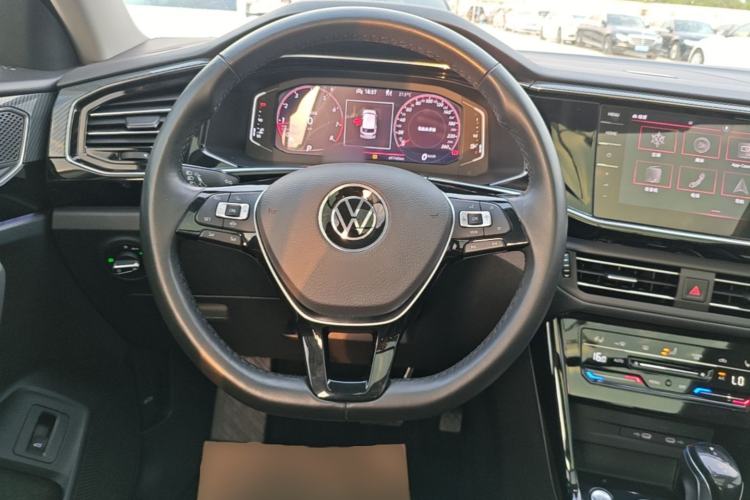 Used Volkswagen Tayron 2020 330TSI Two-Wheel Drive Luxury Connected Pro Edition Steering Wheel