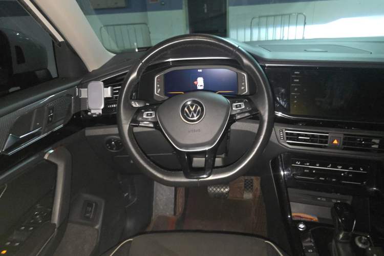 Used Volkswagen Tayron 2020 330TSI Two-Wheel Drive Luxury Connected Pro Edition Steering Wheel
