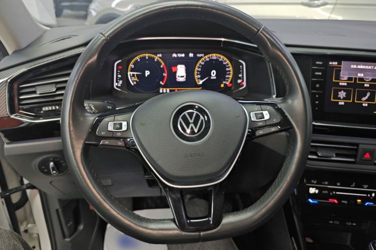 Used Volkswagen Tayron 2020 330TSI Two-Wheel Drive Luxury Connected Pro Edition Steering Wheel