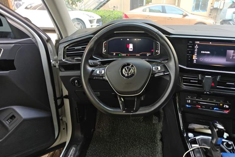 Used Volkswagen Tayron 2020 330TSI Two-Wheel Drive Luxury Connected Pro Edition Steering Wheel
