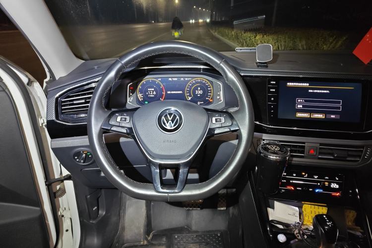 Used Volkswagen Tayron 2020 330TSI Two-Wheel Drive Luxury Connected Pro Edition Steering Wheel