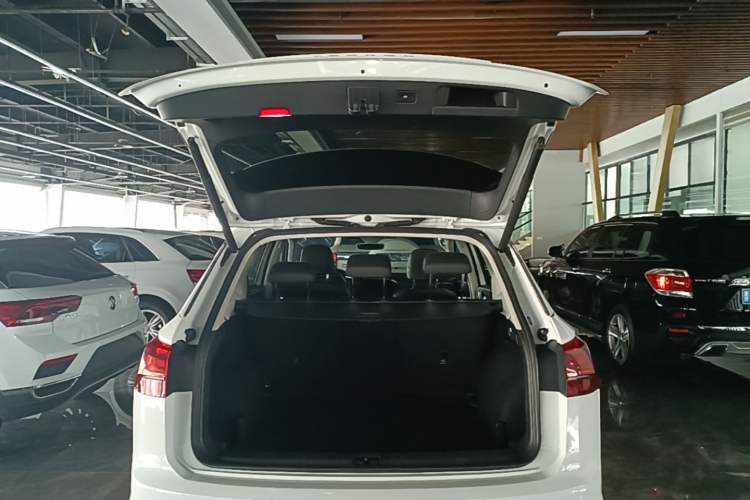Used Volkswagen Tayron 2020 330TSI Two-Wheel Drive Luxury Connected Pro Edition Trunk