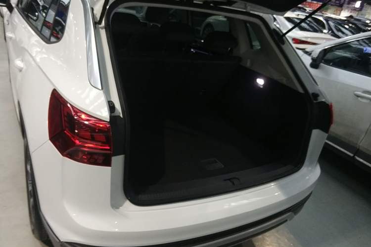 Used Volkswagen Tayron 2020 330TSI Two-Wheel Drive Luxury Smart Connectivity Version Trunk