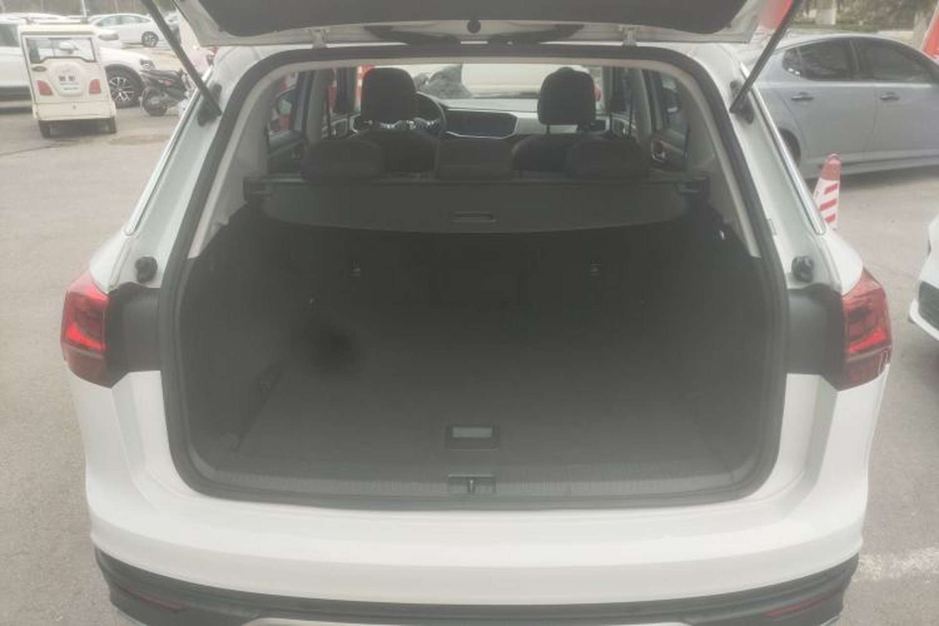 Used Volkswagen Tayron 2020 330TSI Two-Wheel Drive Luxury Smart Connectivity Version Trunk