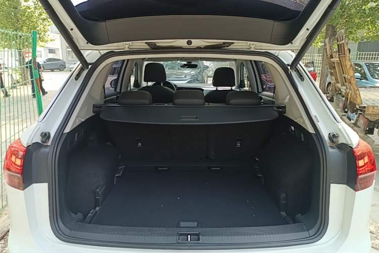 Used Volkswagen Tayron 2020 330TSI Two-Wheel Drive Luxury Smart Connectivity Version Trunk