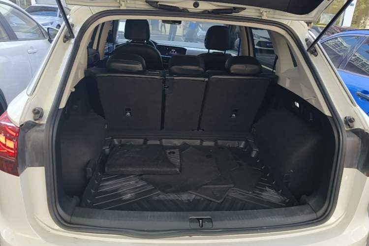 Used Volkswagen Tayron 2020 280TSI Two-Wheel Drive Luxury Connect Edition Trunk