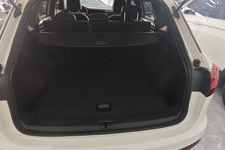 Used Volkswagen Tayron 2020 380TSI All-Wheel Drive R-Line Connected Version Trunk