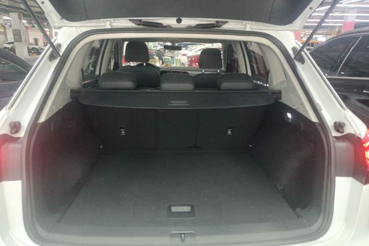 Used Volkswagen Tayron 2020 280TSI Two-Wheel Drive Luxury Connect Edition Trunk