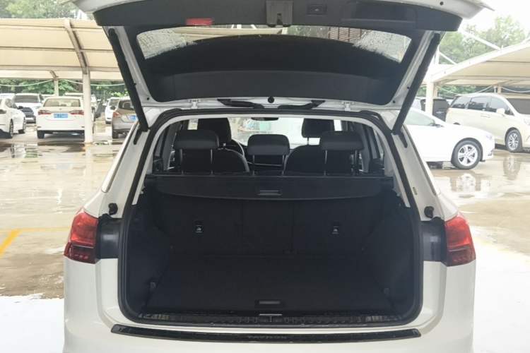 Used Volkswagen Tayron 2020 330TSI Two-Wheel Drive Luxury Connected Pro Edition Trunk