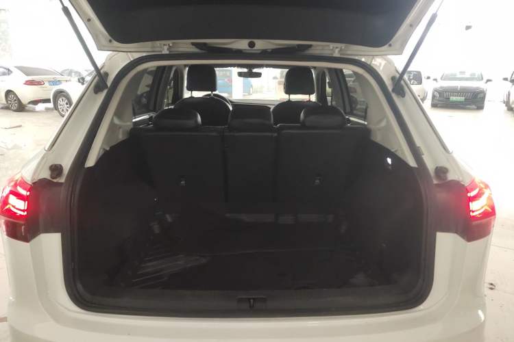 Used Volkswagen Tayron 2020 280TSI Two-Wheel Drive Luxury Connect Edition Trunk