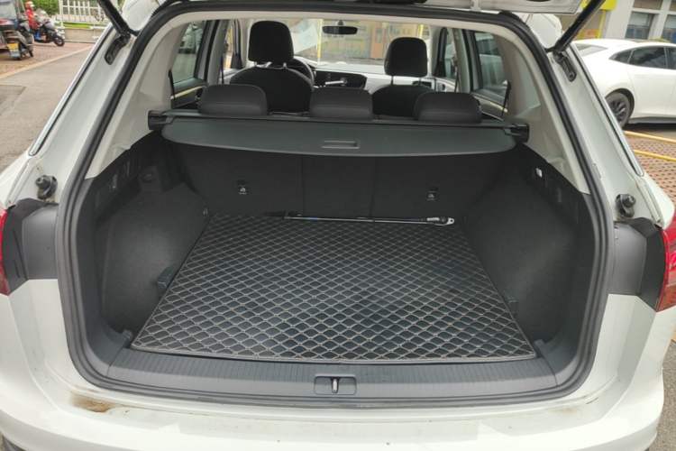 Used Volkswagen Tayron 2020 330TSI Two-Wheel Drive Luxury Smart Connectivity Version Trunk