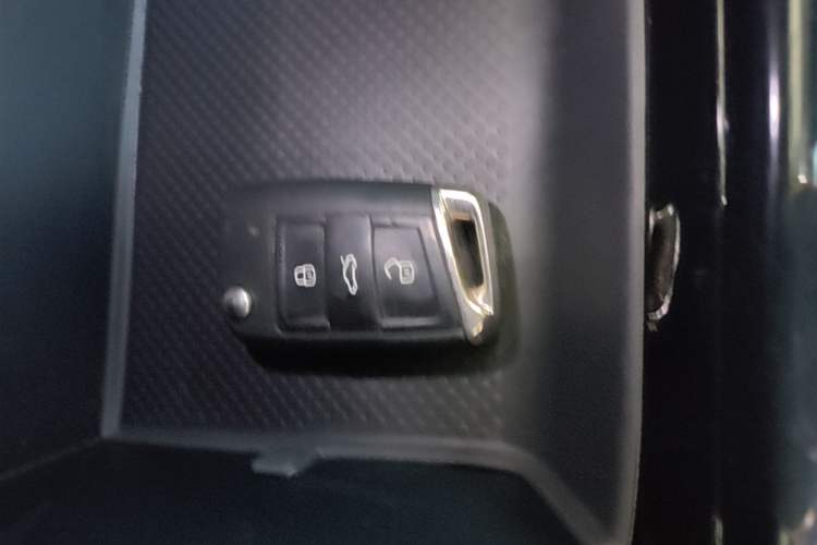 Used Volkswagen Tayron 2020 330TSI Two-Wheel Drive Luxury Smart Connectivity Version Vehicle Key