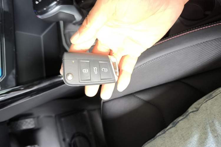 Used Volkswagen Tayron 2020 330TSI Two-Wheel Drive Luxury Smart Connectivity Version Vehicle Key