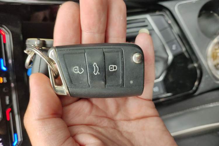 Used Volkswagen Tayron 2020 330TSI Two-Wheel Drive Luxury Connected Pro Edition Vehicle Key