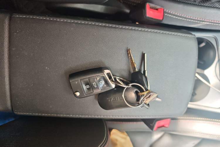 Used Volkswagen Tayron 2020 330TSI Two-Wheel Drive Luxury Smart Connectivity Version Vehicle Key