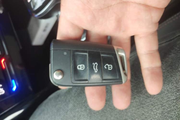 Used Volkswagen Tayron 2020 330TSI Two-Wheel Drive Luxury Smart Connectivity Version Vehicle Key