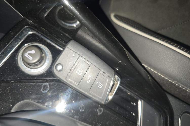 Used Volkswagen Tayron 2020 330TSI Two-Wheel Drive Luxury Connected Pro Edition Vehicle Key