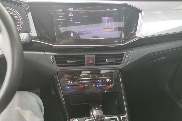 Used Volkswagen Tayron 2020 330TSI Two-Wheel Drive Luxury Smart Connectivity Version Audio And AC Panel