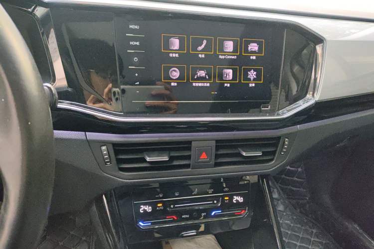 Used Volkswagen Tayron 2020 330TSI Two-Wheel Drive Luxury Smart Connectivity Version Audio And AC Panel