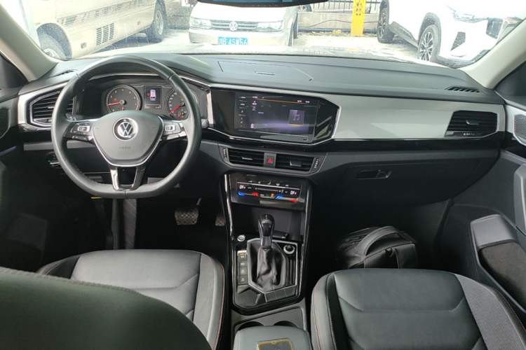 Used Volkswagen Tayron 2020 330TSI Two-Wheel Drive Luxury Smart Connectivity Version Center Console