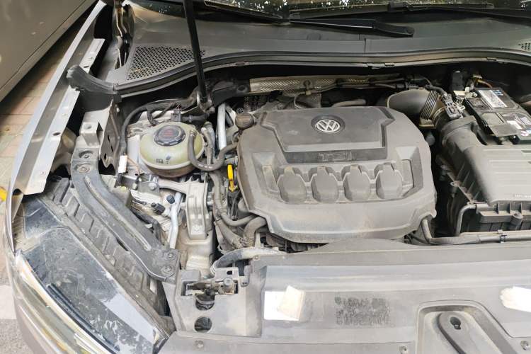 Used Volkswagen Tayron 2020 330TSI Two-Wheel Drive Luxury Smart Connectivity Version Engine Bay Right