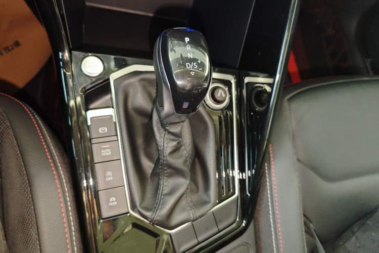 Used Volkswagen Tayron 2020 280TSI Two-Wheel Drive Luxury Connect Edition Gear Lever