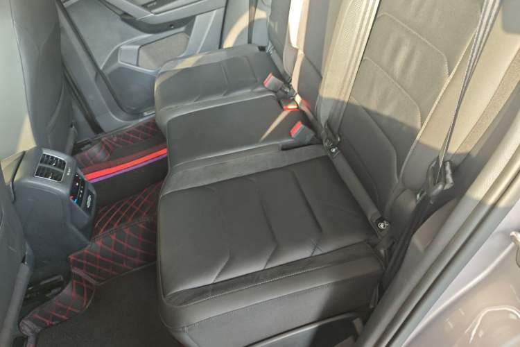 Used Volkswagen Tayron 2020 280TSI Two-Wheel Drive Luxury Connect Edition Interior 4