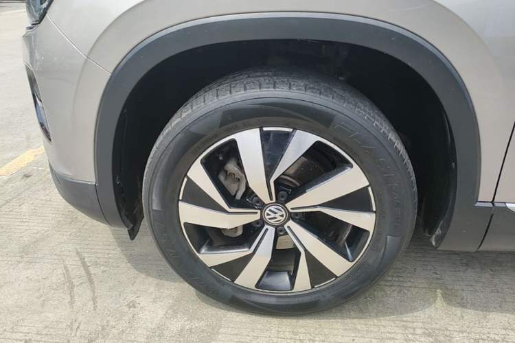 Used Volkswagen Tayron 2020 330TSI Two-Wheel Drive Luxury Smart Connectivity Version Left Front Wheel Hub