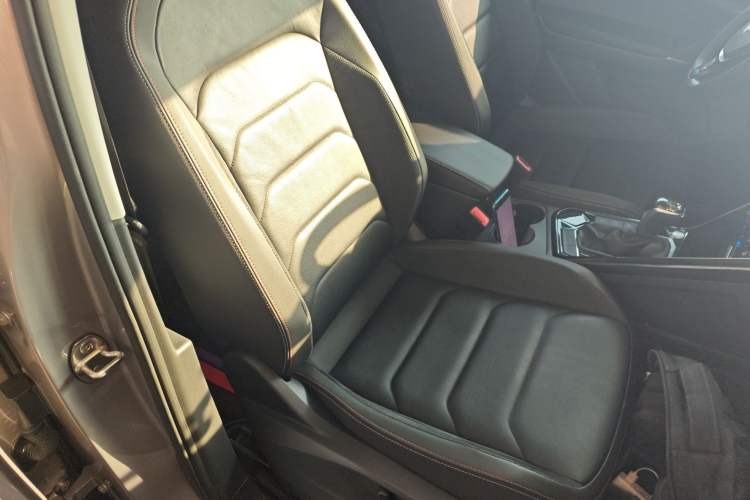 Used Volkswagen Tayron 2020 280TSI Two-Wheel Drive Luxury Connect Edition Right Front Seat