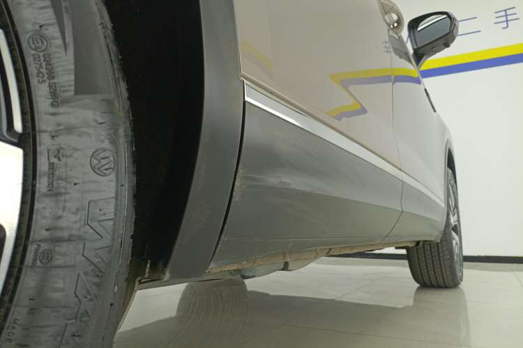 Used Volkswagen Tayron 2020 330TSI Two-Wheel Drive Luxury Smart Connectivity Version Right Side Sill