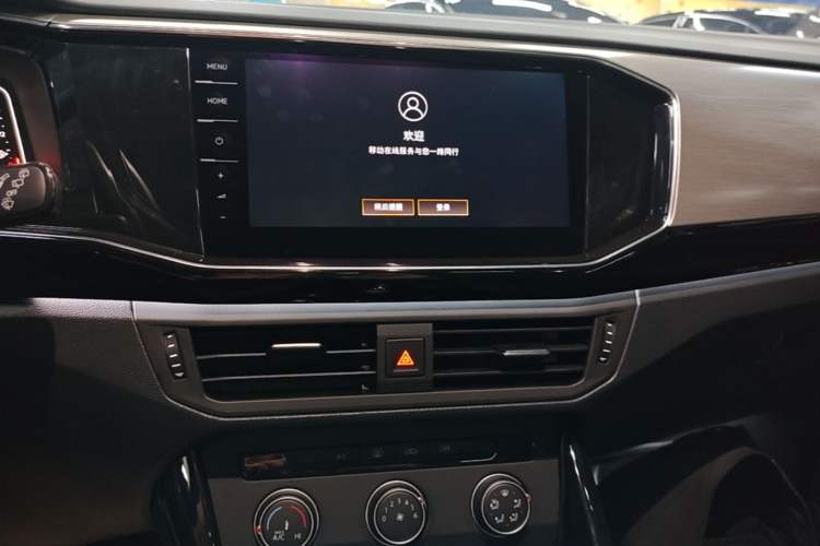 Used Volkswagen Tayron 2021 330TSI Two-Wheel Drive 30th Anniversary Edition Audio And AC Panel