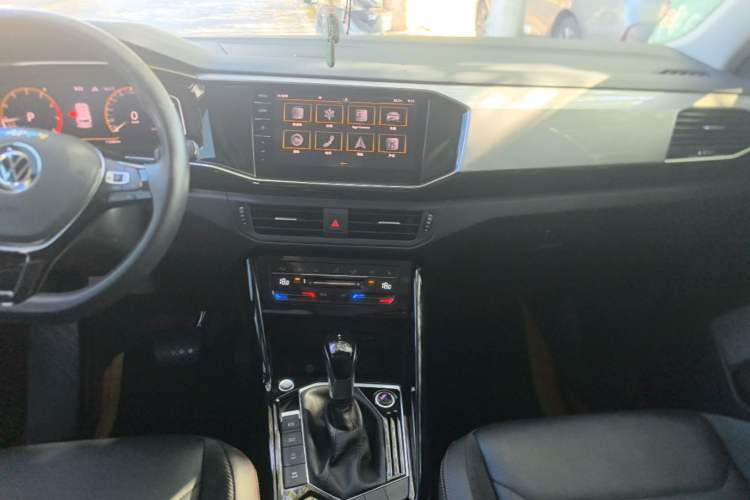 Used Volkswagen Tayron 2021 330TSI Two-Wheel Drive Luxury Connected Version Plus Audio And AC Panel