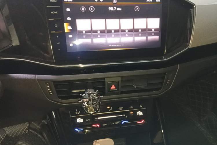 Used Volkswagen Tayron 2021 330TSI Two-Wheel Drive Luxury Smart Connectivity Version Audio And AC Panel