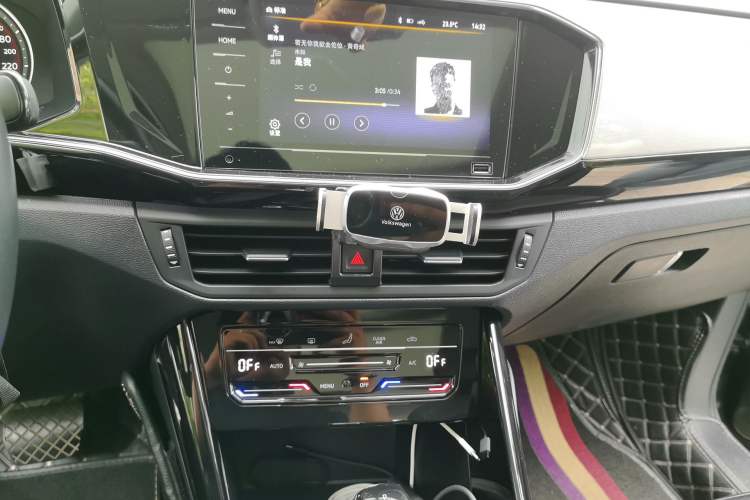 Used Volkswagen Tayron 2021 280TSI Two-Wheel Drive Luxury Smart Connectivity Version Audio And AC Panel